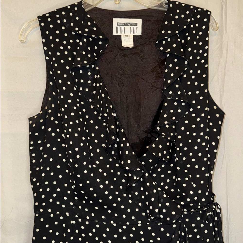 Lois Snyder Dani Max ruffle wrap dress in black with white polka dots - Picture 3 of 12